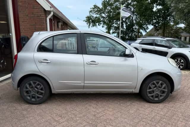 Nissan Micra (2012) thumbnail 2