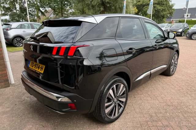 Peugeot 3008 (2018) thumbnail 5