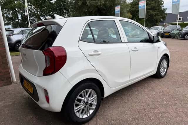 Kia Picanto (2024) thumbnail 3