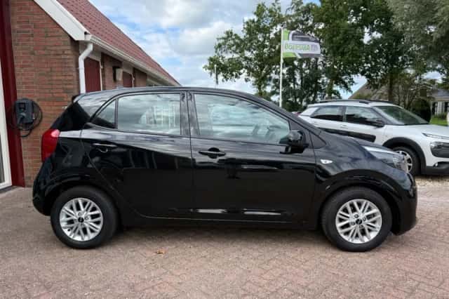 Kia Picanto (2024) thumbnail 2