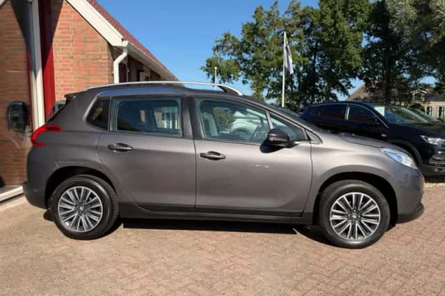 Peugeot 2008 (2015) thumbnail 2