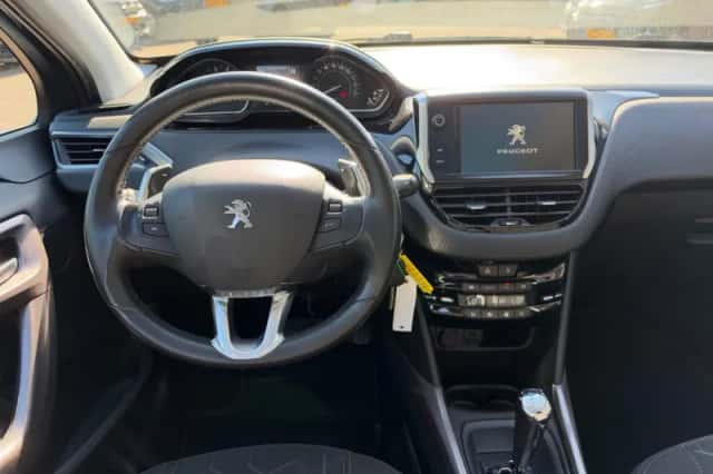 Peugeot 2008 (2015) thumbnail 5