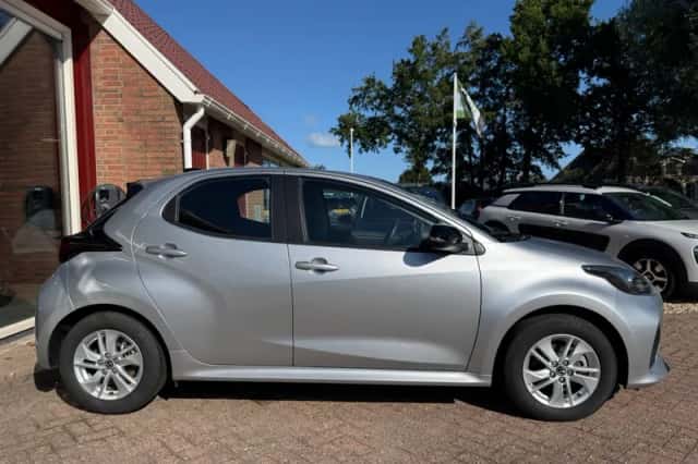 Mazda 2 (2025) thumbnail 2