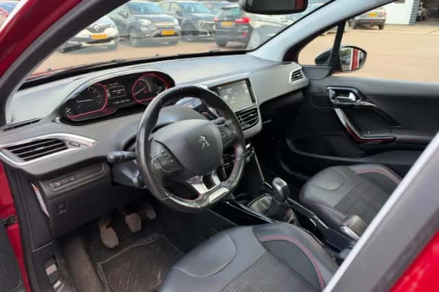 Peugeot 2008 (2016) thumbnail 4