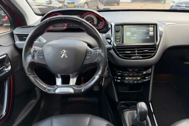 Peugeot 2008 (2016) thumbnail 5
