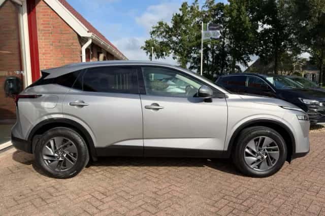 Nissan Qashqai (2022) thumbnail 2