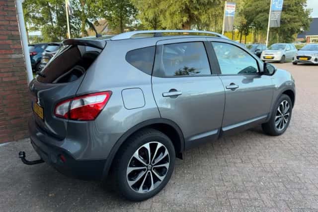 Nissan Qashqai (2012) thumbnail 3