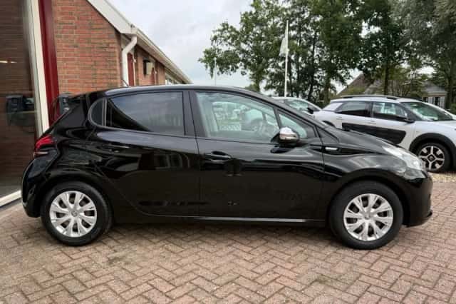 Peugeot 208 (2015) thumbnail 2