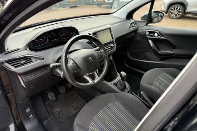 Peugeot 208 (2015) thumbnail 4