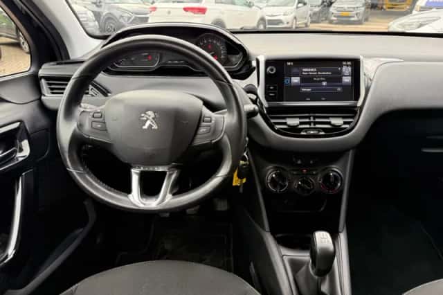 Peugeot 208 (2015) thumbnail 5