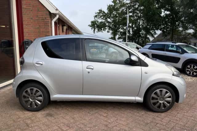 Toyota Aygo (2012) thumbnail 2
