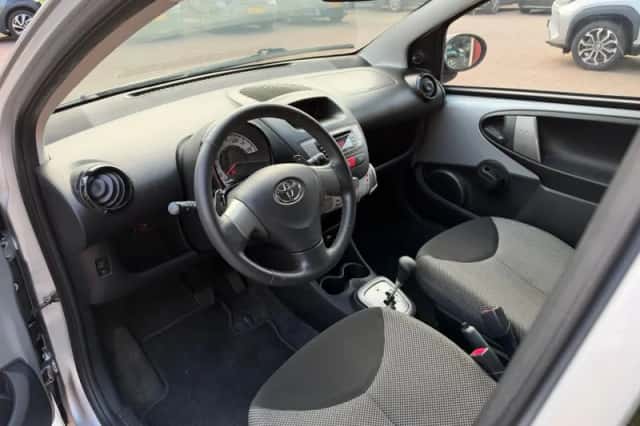 Toyota Aygo (2012) thumbnail 4