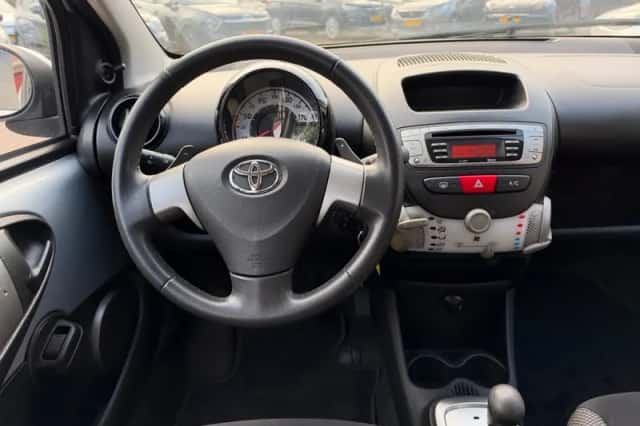 Toyota Aygo (2012) thumbnail 5