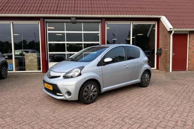 Toyota Aygo (2012) thumbnail 6