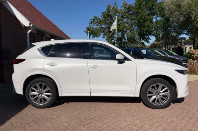 Mazda CX-5 (2023) thumbnail 2