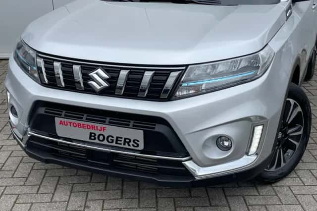 Suzuki Vitara (2024) thumbnail 4