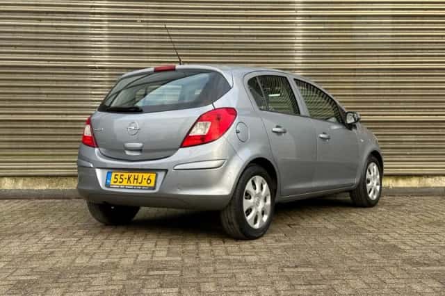 Opel Corsa (2009) thumbnail 3
