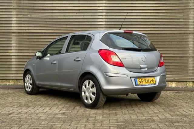 Opel Corsa (2009) thumbnail 4
