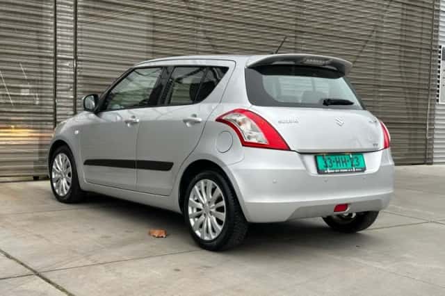 Suzuki Swift (2013) thumbnail 4