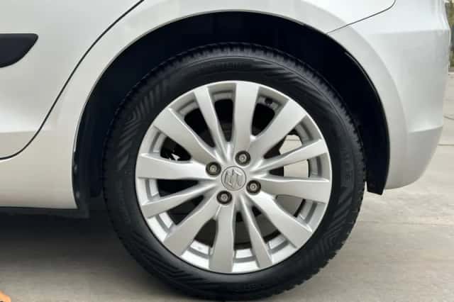 Suzuki Swift (2013) thumbnail 5