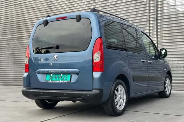 Peugeot Partner (2009) thumbnail 3