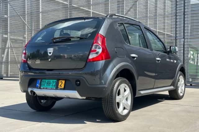 Dacia Sandero (2011) thumbnail 3