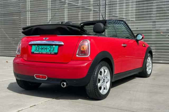 MINI Cabrio (2010) thumbnail 3