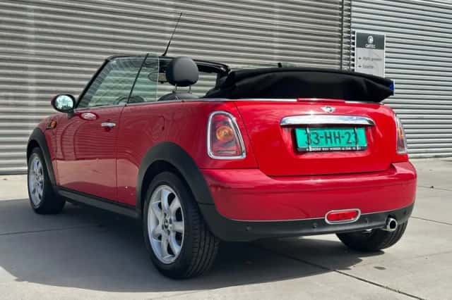 MINI Cabrio (2010) thumbnail 4