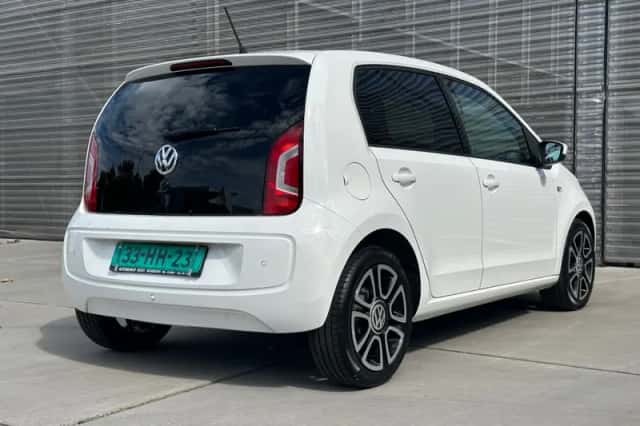 Volkswagen Up! (2016) thumbnail 3