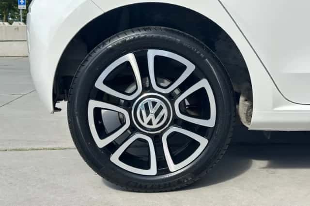 Volkswagen Up! (2016) thumbnail 5