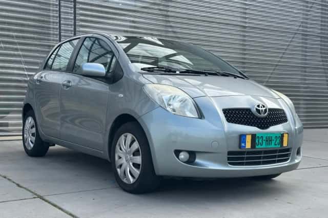 Toyota Yaris (2008) thumbnail 2