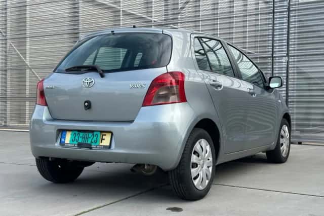 Toyota Yaris (2008) thumbnail 3
