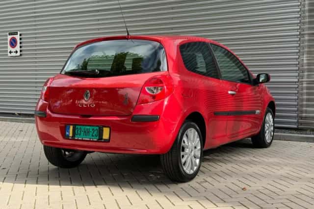 Renault Clio (2009) thumbnail 3