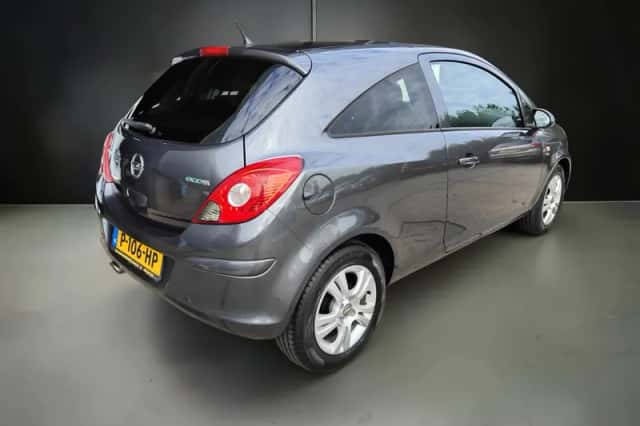 Opel Corsa (2011) thumbnail 5