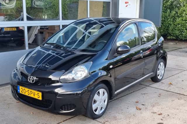 Toyota Aygo (2010) thumbnail 1