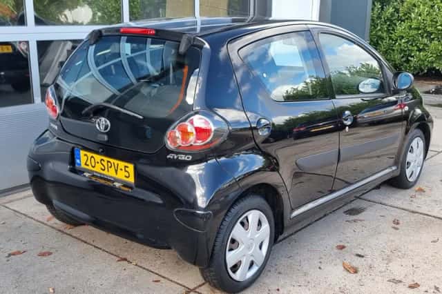 Toyota Aygo (2010) thumbnail 5