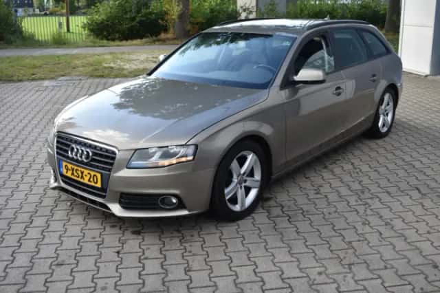 Audi A4 (2010) thumbnail 1