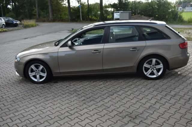 Audi A4 (2010) thumbnail 2