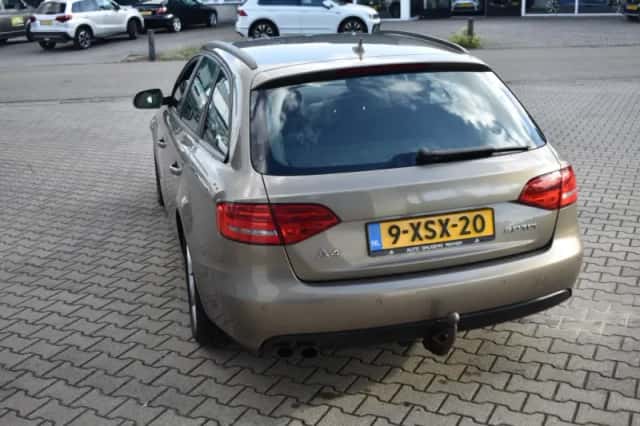 Audi A4 (2010) thumbnail 3