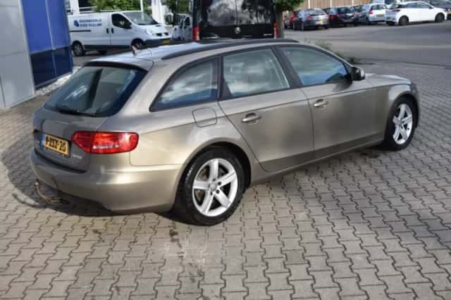 Audi A4 (2010) thumbnail 4