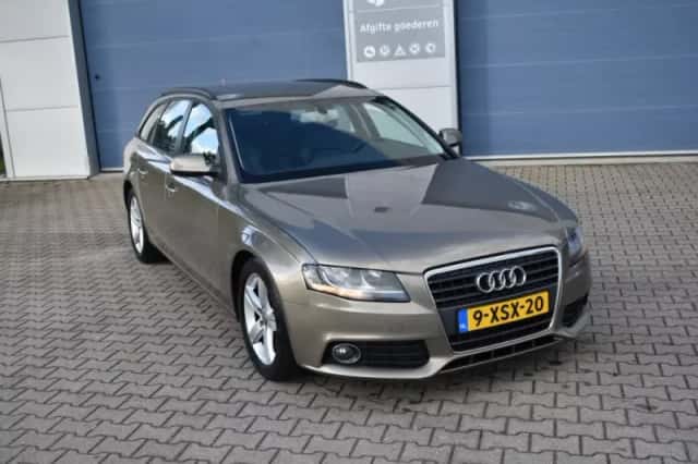 Audi A4 (2010) thumbnail 6