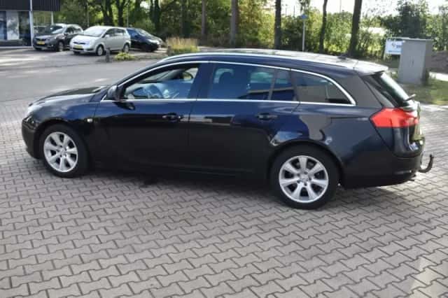 Opel Insignia (2009) thumbnail 3