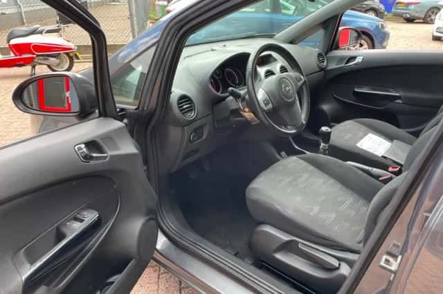 Opel Corsa (2011) thumbnail 5