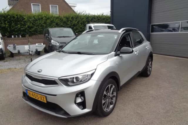 Kia Stonic (2020) thumbnail 1