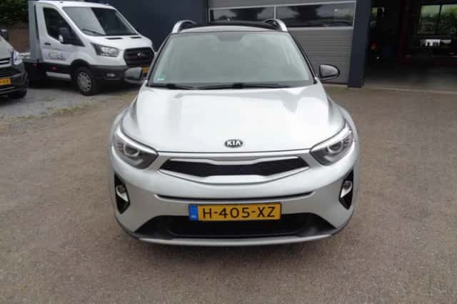 Kia Stonic (2020) thumbnail 2