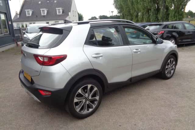 Kia Stonic (2020) thumbnail 4
