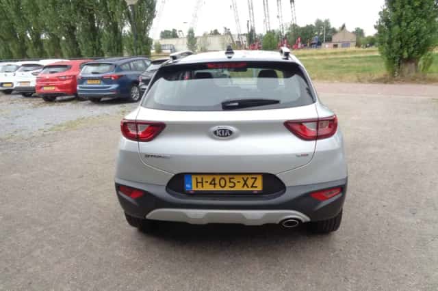 Kia Stonic (2020) thumbnail 5