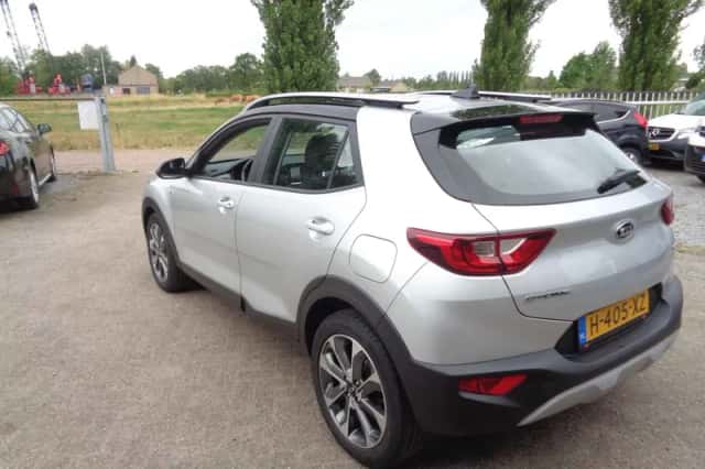 Kia Stonic (2020) thumbnail 6
