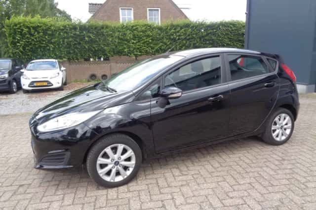 Ford Fiesta (2016) thumbnail 1