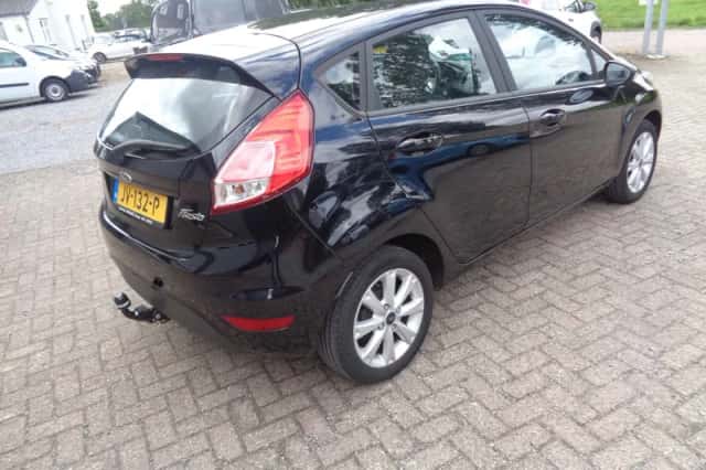 Ford Fiesta (2016) thumbnail 4